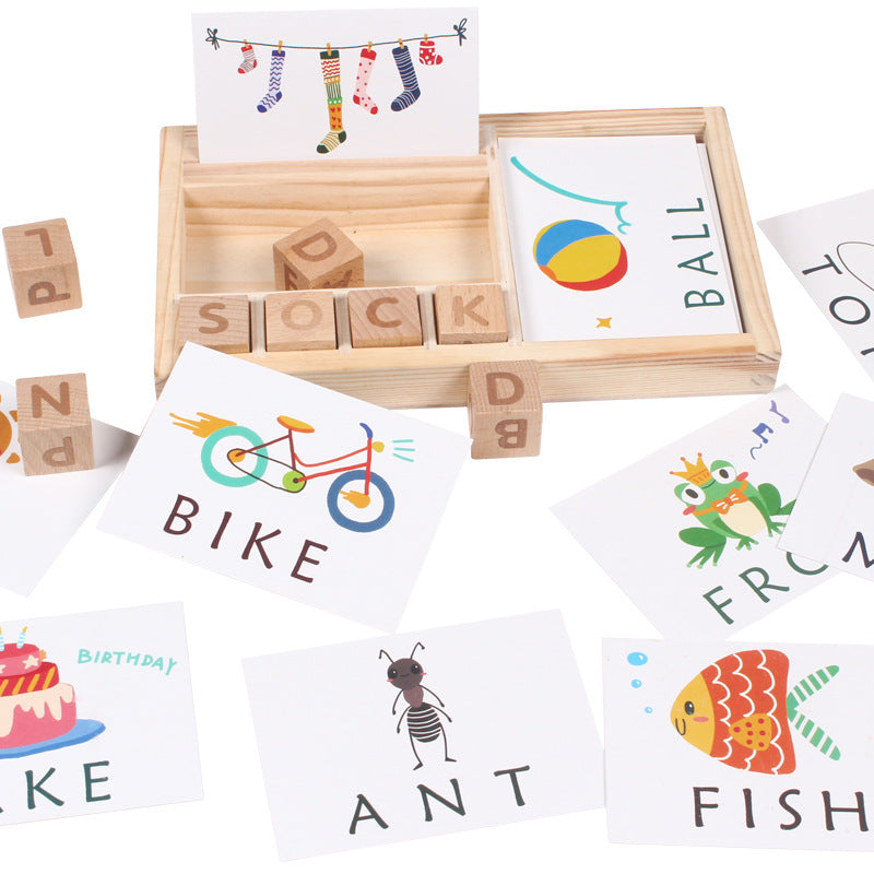 Jogo de letras em madeira First English para alfabetização infantil bilíngue.