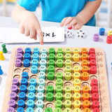 Brinquedo educativo de matemática com peças coloridas de madeira