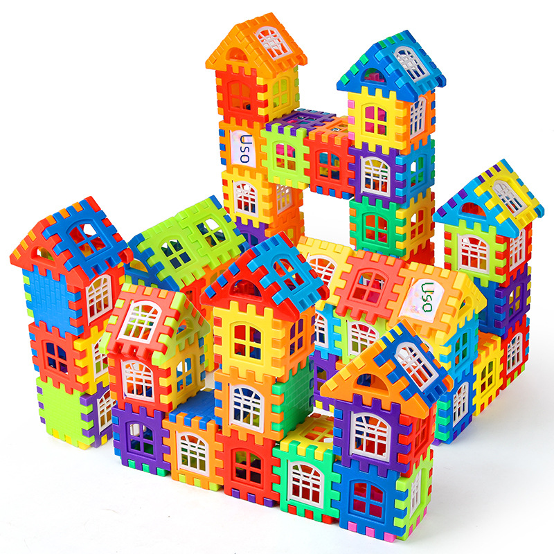 Cenário construído com blocos GeniusBlocks em ambiente infantil