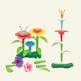 Criança montando flores coloridas com o Meu Jardim Encantado